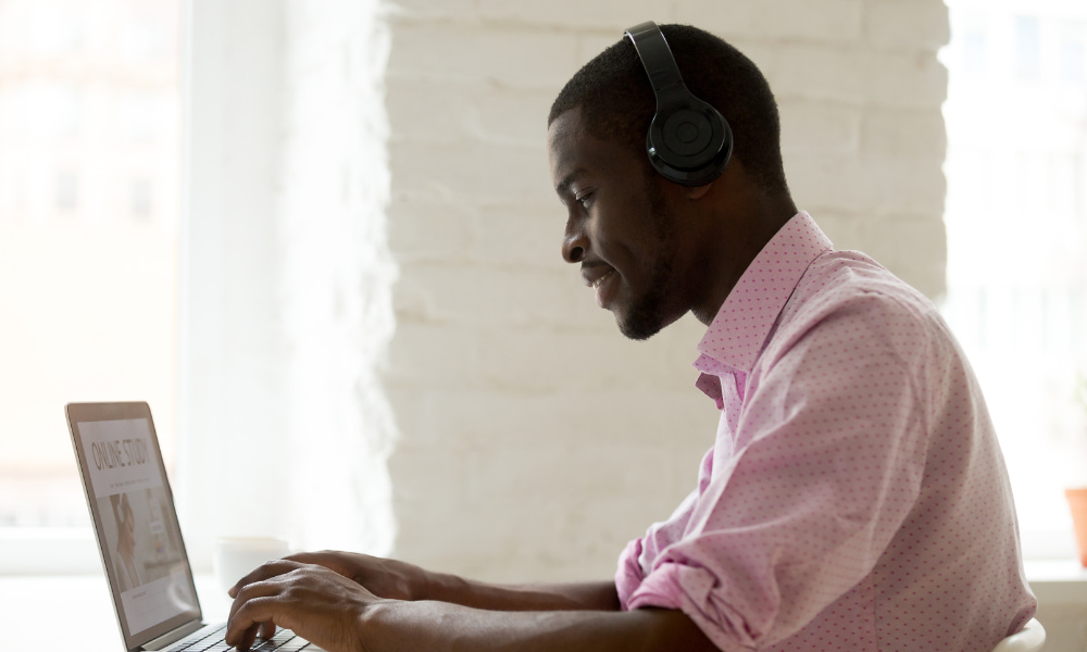 How to Use Online Courses to Enhance Your Skills